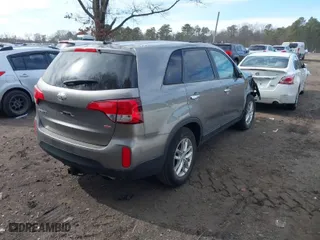2014 Kia Sorento LX with VIN 5XYKT3A60EG533956, listed as a IAAI auction lot 41582215 with 130,026 mi miles. Bid and sale history available at carsss.com. Image 4.
