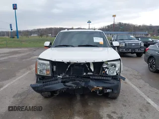 2005 Cadillac Escalade z VIN 1GYEK63N25R190908, wystawiony jako IAAI lot #41882135 z przebiegiem 243 333 mil mil oraz . Historia ofert i sprzedaży dostępna na DreamBid. Obrazek 12.
