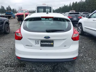2014 Ford Focus SE z VIN 1FADP3K29EL185755, wystawiony jako IAAI lot #41730618 z przebiegiem 58 707 mil mil oraz . Historia ofert i sprzedaży dostępna na DreamBid. Obrazek 16.
