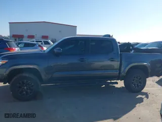 2022 Toyota Tacoma 2WD SR5 with VIN 3TMAZ5CN5NM176660, listed as a IAAI auction lot 41585551 with 32,303 mi miles. Bid and sale history available at carsss.com. Image 14.