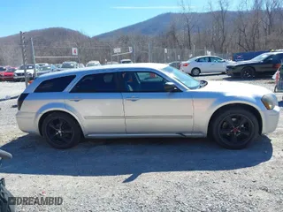 2005 Dodge Magnum SE with VIN 2D4FV48V65H565734, listed as a IAAI auction lot 41705058 with 251,033 mi miles. Bid and sale history available at carsss.com. Image 13.