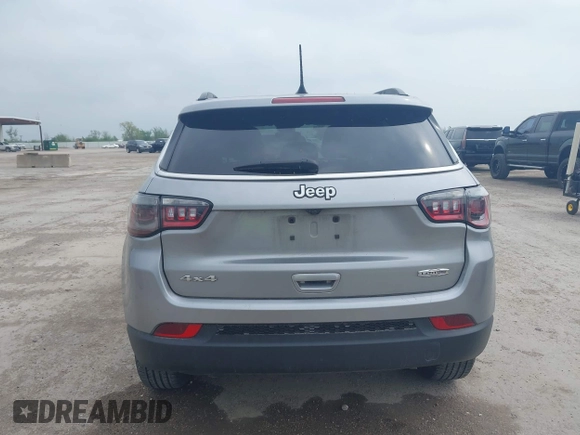 2023 Jeep Compass Latitude z VIN 3C4NJDBN3PT514117, wystawiony jako IAAI lot #41925688 z przebiegiem 50 468 mil mil oraz . Historia ofert i sprzedaży dostępna na DreamBid. Obrazek 16.