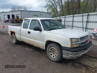 2005 Chevrolet Silverado 1500 Work Truck with VIN 1GCEC19X15Z289993, listed as a IAAI auction lot 42170540 with 228,281 mi miles. Bid and sale history available at carsss.com. Image 1.