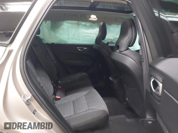 2024 Volvo XC60 Core Dark Theme z VIN YV4L12RK5R1837129, wystawiony jako IAAI lot #41988882 z przebiegiem Nie podano mil oraz . Historia ofert i sprzedaży dostępna na DreamBid. Obrazek 8.