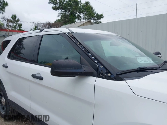 2016 Ford Police Interceptor Utility z VIN 1FM5K8AR7GGA08217, wystawiony jako IAAI lot #42180179 z przebiegiem 122 649 mil mil oraz . Historia ofert i sprzedaży dostępna na DreamBid. Obrazek 6.