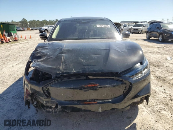 2024 Ford Mustang Mach-E Premium z VIN 3FMTK3R78RMA23282, wystawiony jako Copart lot #47242535 z przebiegiem Nie podano mil oraz Szkoda całkowita • Salvage title. Historia ofert i sprzedaży dostępna na DreamBid. Obrazek 5.