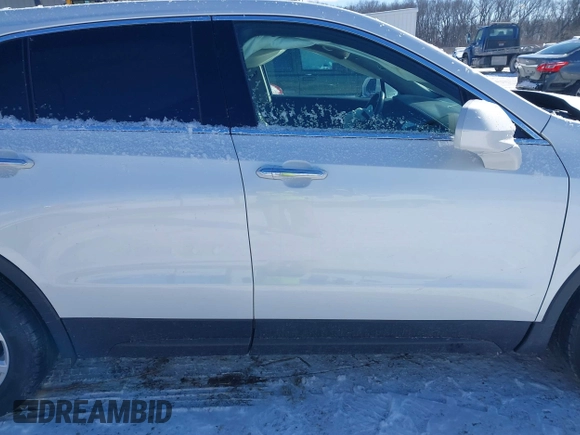 2019 Cadillac XT4 FWD Luxury z VIN 1GYAZAR4XKF170642, wystawiony jako IAAI lot #41585684 z przebiegiem 74 512 mil mil oraz . Historia ofert i sprzedaży dostępna na DreamBid. Obrazek 12.