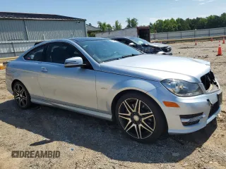 2013 Mercedes-Benz C 350 с VIN WDDGJ5HB1DF957633, выставлен на аукционе Copart как лот 65576675 с пробегом 232 132 миль миль и Списание • Salvage title. История ставок и продаж доступна на DreamBid. Изображение 4.