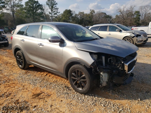 2017 Kia Sorento L with VIN 5XYPG4A35HG266100, listed as a Copart auction lot 47114545 with 164,163 mi miles and Salvage Title. Bid and sale history available at carsss.com. Image 4.