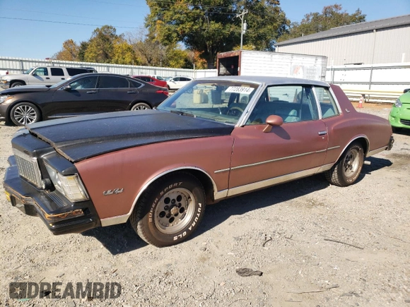 1979 Chevrolet Monte Carlo z VIN 1Z37H9D520488, wystawiony jako Copart lot #77283914 z przebiegiem 49 514 mil mil oraz Tytuł czysty. Historia ofert i sprzedaży dostępna na DreamBid. Obrazek 1.