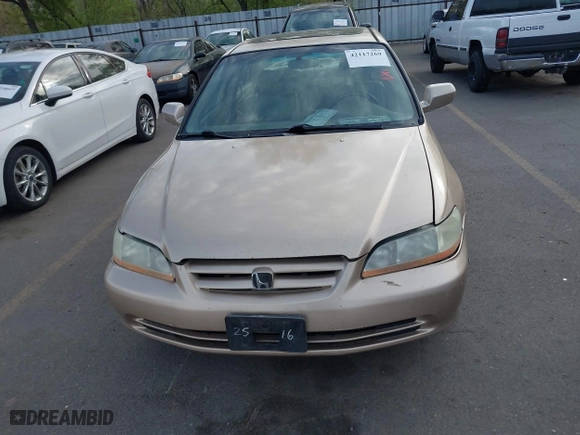 2002 Honda Accord Sdn EX with VIN 1HGCG56602A058660, listed as a IAAI auction lot 42117269 with 179,405 mi miles. Bid and sale history available at carsss.com. Image 6.