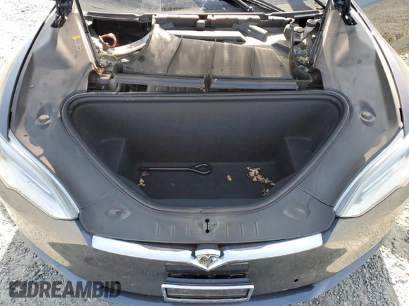 2018 Tesla Model S 75D z VIN 5YJSA1E23JF263642, wystawiony jako Copart lot #50647665 z przebiegiem 71 416 mil mil oraz Szkoda całkowita • Salvage title. Historia ofert i sprzedaży dostępna na DreamBid. Obrazek 11.