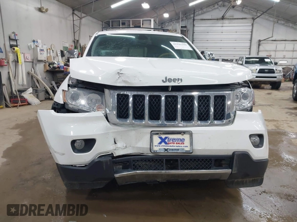 2013 Jeep Grand Cherokee Overland with VIN 1C4RJFCT1DC586886, listed as a IAAI auction lot 41941590 with 125,126 mi miles. Bid and sale history available at carsss.com. Image 12.