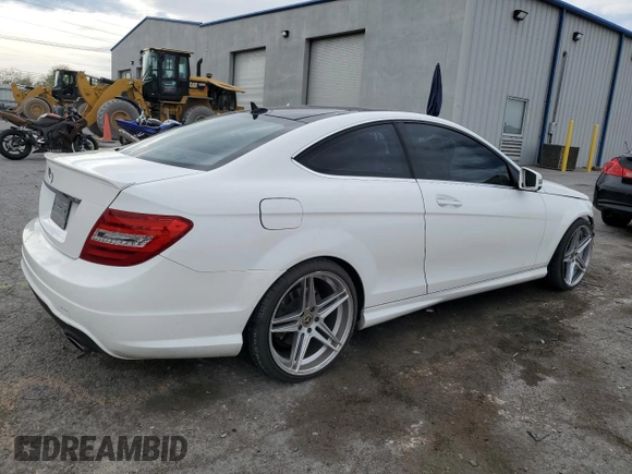 2013 Mercedes-Benz C 350 с VIN WDDGJ5HB6DG052606, выставлен на аукционе Copart как лот 56541495 с пробегом 108 501 миль миль и Списание • Salvage title. История ставок и продаж доступна на DreamBid. Изображение 3.