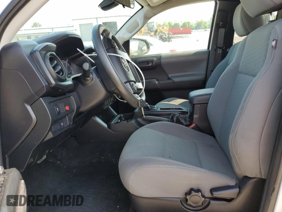 2021 Toyota Tacoma SR z VIN 3TYRX5GN1MT006883, wystawiony jako Copart lot #56224415 z przebiegiem 98 866 mil mil oraz Szkoda całkowita • Salvage title. Historia ofert i sprzedaży dostępna na DreamBid. Obrazek 7.