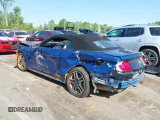 2022 Ford Mustang EcoBoost z VIN 1FATP8UH4N5102828, wystawiony jako IAAI lot #42073571 z przebiegiem 69 931 mil mil oraz . Historia ofert i sprzedaży dostępna na DreamBid. Obrazek 3.