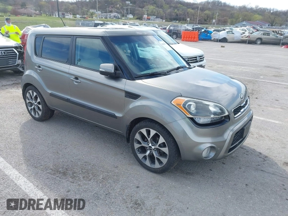 2013 Kia Soul ! with VIN KNDJT2A66D7576263, listed as a IAAI auction lot 41866755 with 197,522 mi miles. Bid and sale history available at carsss.com. Image 1.