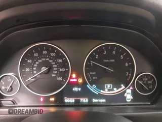 2015 BMW 3 Series 328i xDrive с VIN WBA3B5G55FNS13718, выставлен на аукционе IAAI как лот 42264153 с пробегом 180 428 миль миль и . История ставок и продаж доступна на DreamBid. Изображение 7.