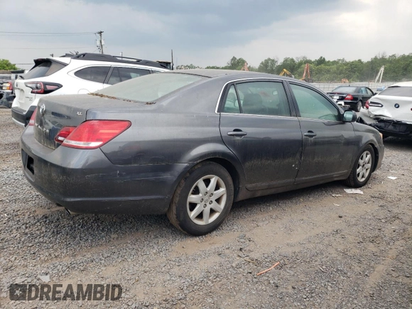 2008 Toyota Avalon XL z VIN 4T1BK36B28U313290, wystawiony jako Copart lot #59974055 z przebiegiem 194 238 mil mil oraz Czysty tytuł • Clean title. Historia ofert i sprzedaży dostępna na DreamBid. Obrazek 3.