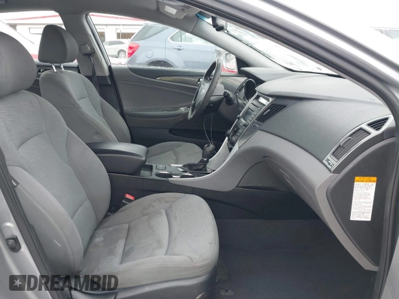 2014 Hyundai Sonata Hybrid Limited with VIN KMHEC4A4XEA117023, listed as a IAAI auction lot 41299461 with 154,822 mi miles. Bid and sale history available at carsss.com. Image 5.