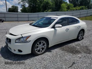 2014 Nissan Maxima SV z VIN 1N4AA5AP9EC909604, wystawiony jako Copart lot #55446205 z przebiegiem 125 608 mil mil oraz Szkoda całkowita • Salvage title. Historia ofert i sprzedaży dostępna na DreamBid. Obrazek 1.