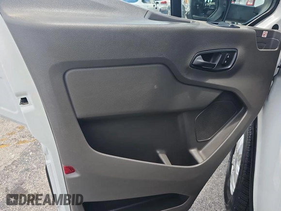 2020 Ford Transit z VIN 1FTBR1YG6LKA32420, wystawiony jako IAAI lot #42786972 z przebiegiem 45 104 mil mil oraz . Historia ofert i sprzedaży dostępna na DreamBid. Obrazek 9.
