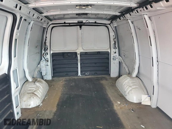 2017 Chevrolet Express Cargo z VIN 1GCWGAFG0H1321543, wystawiony jako Copart lot #56884035 z przebiegiem 125 311 mil mil oraz Szkoda całkowita • Salvage title. Historia ofert i sprzedaży dostępna na DreamBid. Obrazek 10.
