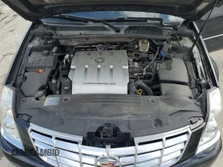 2008 Cadillac DTS 1SD z VIN 1G6KD57Y68U203116, wystawiony jako Copart lot #50050045 z przebiegiem 81 777 mil mil oraz Szkoda całkowita • Salvage title. Historia ofert i sprzedaży dostępna na DreamBid. Obrazek 13.