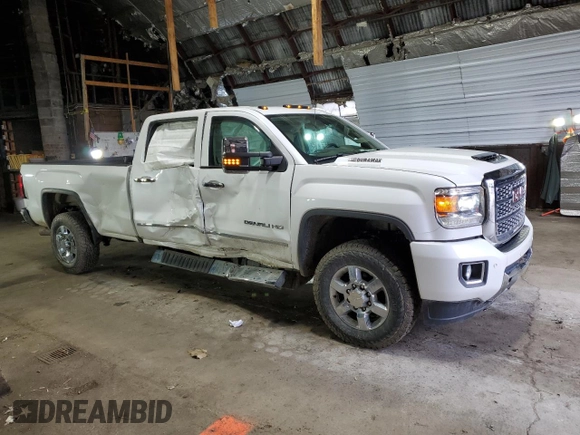 2019 GMC Sierra 3500HD Denali z VIN 1GT42WEY6KF250694, wystawiony jako Copart lot #50035115 z przebiegiem 59 735 mil mil oraz Szkody całkowita. Historia ofert i sprzedaży dostępna na DreamBid. Obrazek 4.