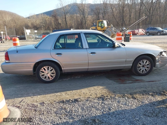 2005 Ford Crown Victoria LX with VIN 2FAFP74W85X121984, listed as a IAAI auction lot 41427678 with 113,437 mi miles. Bid and sale history available at carsss.com. Image 13.