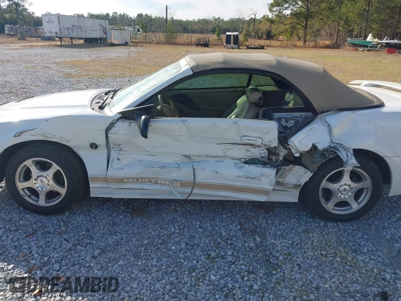 2004 Ford Mustang Deluxe with VIN 1FAFP446X4F178292, listed as a IAAI auction lot 41508958 with 48,261 mi miles. Bid and sale history available at carsss.com. Image 6.