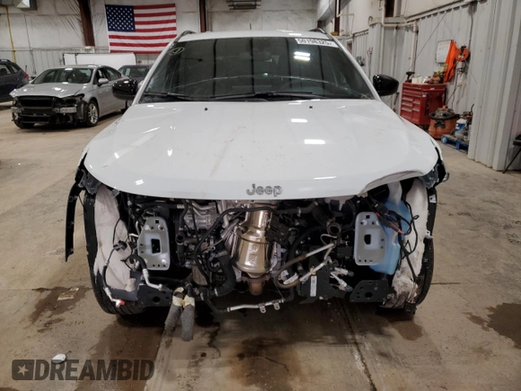 2024 Jeep Compass Latitude Lux с VIN 3C4NJDFN0RT127036, выставлен на аукционе Copart как лот 50198325 с пробегом 2 361 миль миль и Списание • Salvage title. История ставок и продаж доступна на DreamBid. Изображение 5.