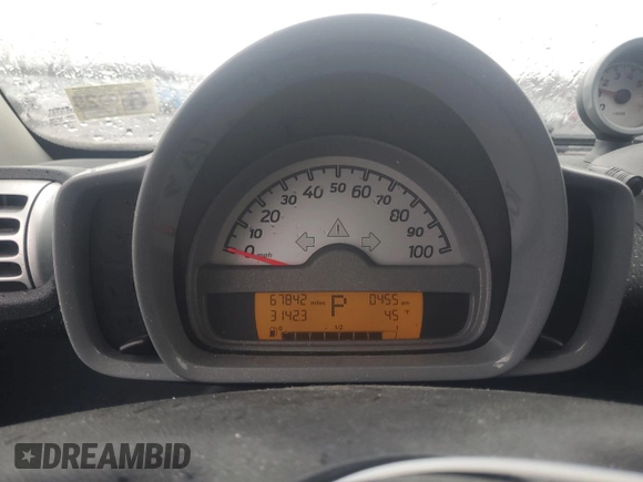 2009 Smart fortwo Passion z VIN WMEEK31X59K270597, wystawiony jako Copart lot #43187955 z przebiegiem 67 842 mil mil oraz Czysty tytuł • Clean title. Historia ofert i sprzedaży dostępna na DreamBid. Obrazek 9.