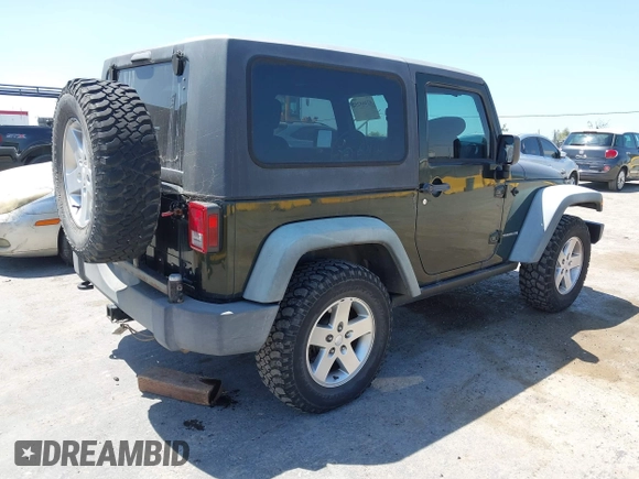 2011 Jeep Wrangler Rubicon z VIN 1J4BA6D11BL556342, wystawiony jako IAAI lot #42465252 z przebiegiem 80 377 mil mil oraz . Historia ofert i sprzedaży dostępna na DreamBid. Obrazek 4.