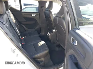 2020 Volvo XC40 Inscription with VIN YV4AC2HL5L2306199, listed as a IAAI auction lot 41687154 with 22,061 mi miles. Bid and sale history available at carsss.com. Image 8.