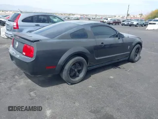 2007 Ford Mustang Deluxe with VIN 1ZVFT80N275219256, listed as a IAAI auction lot 41932447 with Not Provided miles. Bid and sale history available at carsss.com. Image 4.