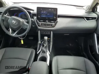2022 Toyota Corolla Cross XLE z VIN 7MUDAAAG9NV036831, wystawiony jako Copart lot #60986125 z przebiegiem 6 642 mil mil oraz Szkoda całkowita • Salvage title. Historia ofert i sprzedaży dostępna na DreamBid. Obrazek 8.
