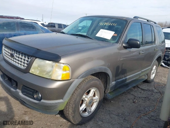 2003 Ford Explorer XLT with VIN 1FMDU73K03UB15234, listed as a IAAI auction lot 41787151 with 254,448 mi miles. Bid and sale history available at carsss.com. Image 2.