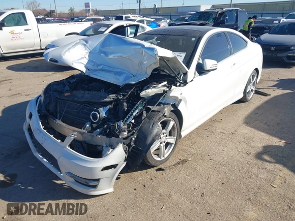 2015 Mercedes-Benz C-Class C 250 with VIN WDDGJ4HB6FG433689, listed as a IAAI auction lot 41397396 with 131,592 mi miles. Bid and sale history available at carsss.com. Image 17.