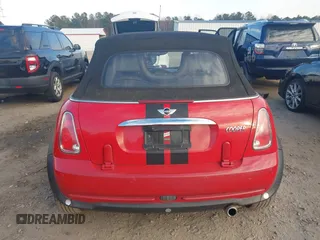 2008 MINI Convertible z VIN WMWRF33578TF68318, wystawiony jako IAAI lot #41201782 z przebiegiem 119 649 mil mil oraz . Historia ofert i sprzedaży dostępna na DreamBid. Obrazek 16.
