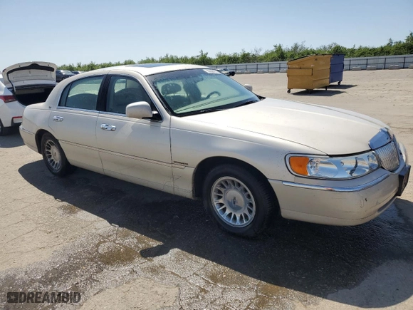 2002 Lincoln Town Car Cartier with VIN 1LNHM83W72Y617952, listed as a Copart auction lot 50666275 with 238,169 mi miles and Clean Title. Bid and sale history available at carsss.com. Image 4.