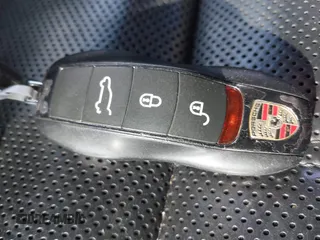 2017 Porsche Cayenne z VIN WP1AA2A28HKA86217, wystawiony jako IAAI lot #42099025 z przebiegiem 119 894 mil mil oraz . Historia ofert i sprzedaży dostępna na DreamBid. Obrazek 11.