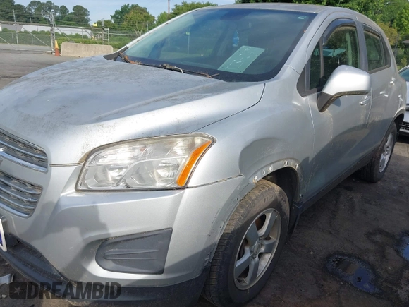 2016 Chevrolet Trax LS z VIN KL7CJNSB6GB663624, wystawiony jako IAAI lot #42207134 z przebiegiem 96 751 mil mil oraz . Historia ofert i sprzedaży dostępna na DreamBid. Obrazek 6.