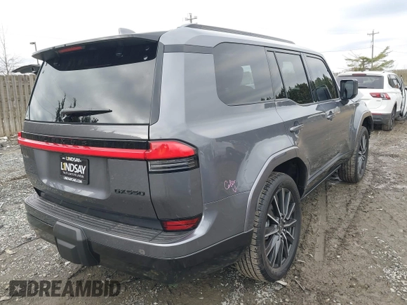 2024 Lexus GX 550 Luxury z VIN JTJVBCDXXR5020312, wystawiony jako IAAI lot #41125655 z przebiegiem 422 mil mil oraz . Historia ofert i sprzedaży dostępna na DreamBid. Obrazek 4.