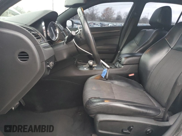 2013 Chrysler 300 S z VIN 2C3CCAGG1DH590552, wystawiony jako Copart lot #83837574 z przebiegiem 213 704 mil mil oraz Nie do naprawy • Non repairable. Historia ofert i sprzedaży dostępna na DreamBid. Obrazek 7.