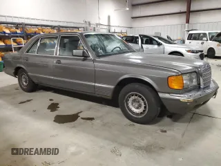 1985 Mercedes-Benz 500 with VIN WDBCA37DXFA164202, listed as a Copart auction lot 43755345 with 223,506 mi miles and Clean Title. Bid and sale history available at carsss.com. Image 4.