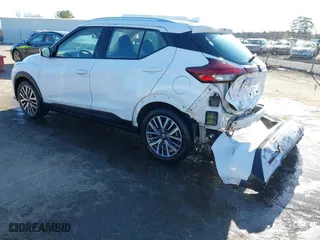 2021 Nissan Kicks SV with VIN 3N1CP5CV5ML489794, listed as a IAAI auction lot 41706542 with 61,006 mi miles. Bid and sale history available at carsss.com. Image 3.