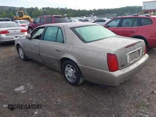 2003 Cadillac DeVille z VIN 1G6KD54Y33U168709, wystawiony jako IAAI lot #42197430 z przebiegiem 287 747 mil mil oraz . Historia ofert i sprzedaży dostępna na DreamBid. Obrazek 3.