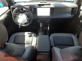 2024 Ford Bronco Big Bend z VIN 1FMDE7BH9RLB50114, wystawiony jako Copart lot #52157635 z przebiegiem 1 002 mil mil oraz Szkoda całkowita • Salvage title. Historia ofert i sprzedaży dostępna na DreamBid. Obrazek 8.