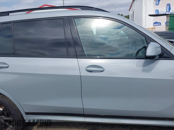 2024 BMW X7 xDrive40i z VIN 5UX23EM07R9T99861, wystawiony jako IAAI lot #40400730 z przebiegiem 9 916 mil mil oraz . Historia ofert i sprzedaży dostępna na DreamBid. Obrazek 13.
